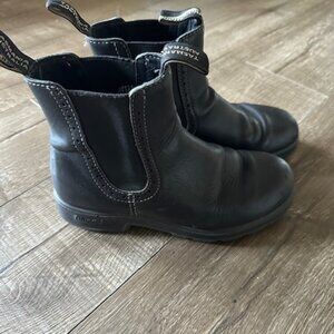 Excellent condition Womens blundstone boots size 7 US, 4 AU
